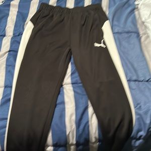 Men’s size medium puma track pants like new condition